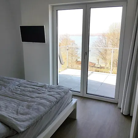 Neubau-ferienwohnung Mit Panorama-seeblick Bosau